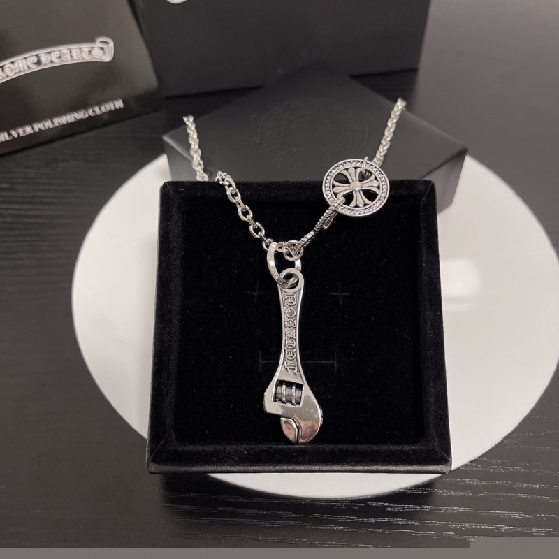 Ch**me He**ts necklaces